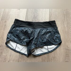 Lululemon Speed Up Short *2.5" in Speckled Foil White Blue / Black Size 6